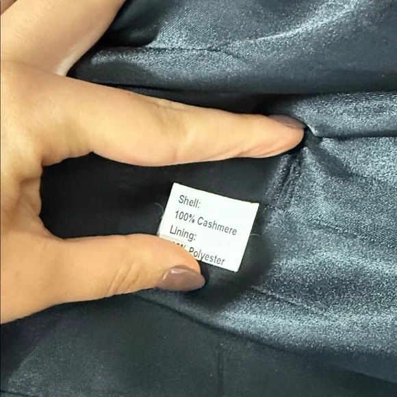 Chic Black Teddy Jacket with Faux Fur Accents - Picture 4 of 9